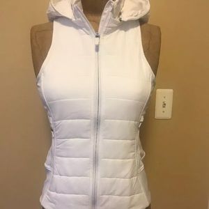 New 2017 Lululemon white vest size 2 $145
